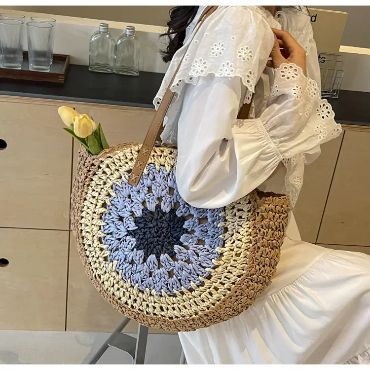Women's Straw Woven Shoulder Bag Large Capacity Contrast Color — feature 35