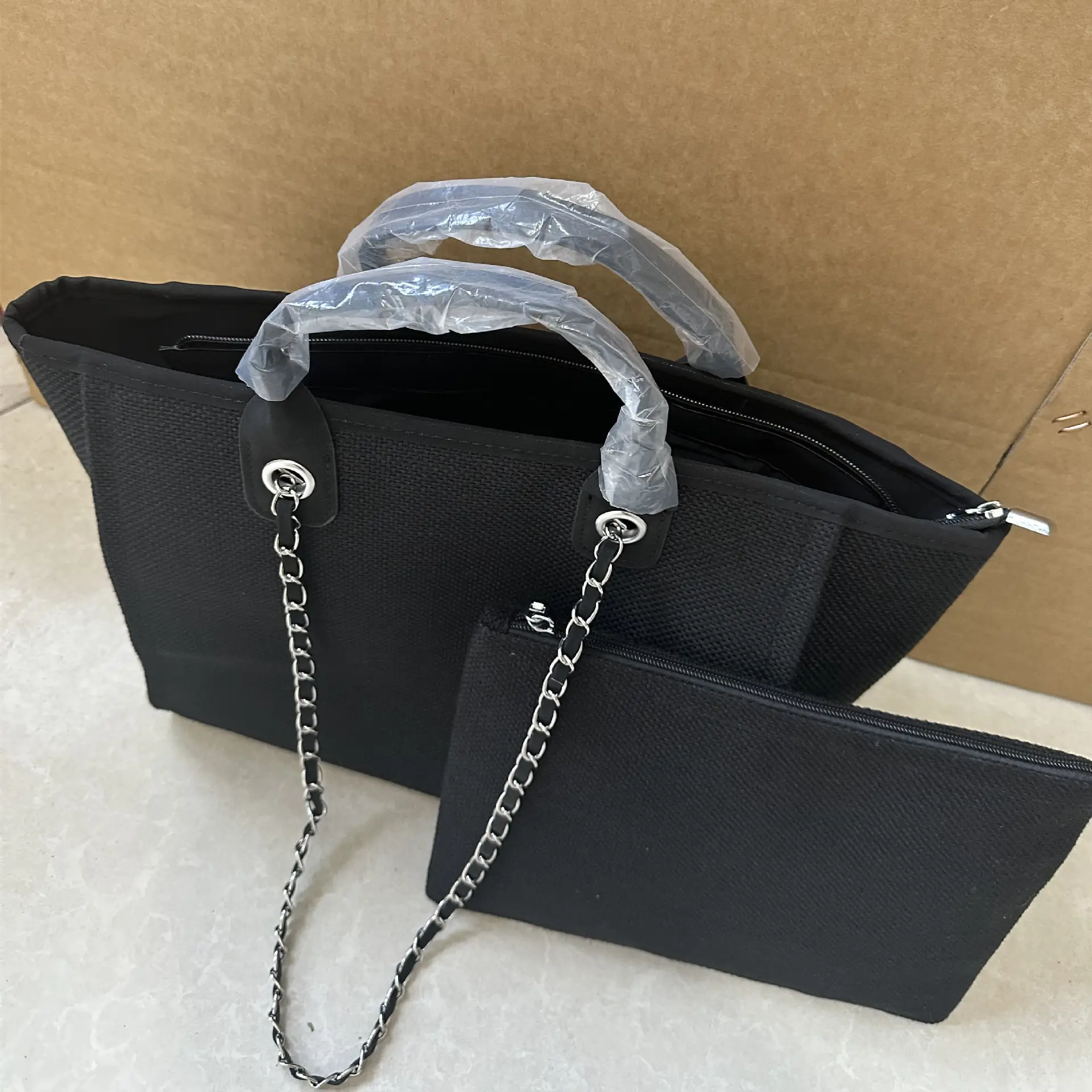 Women's Chain Tote Bag Large Capacity Beige Leather — feature 15