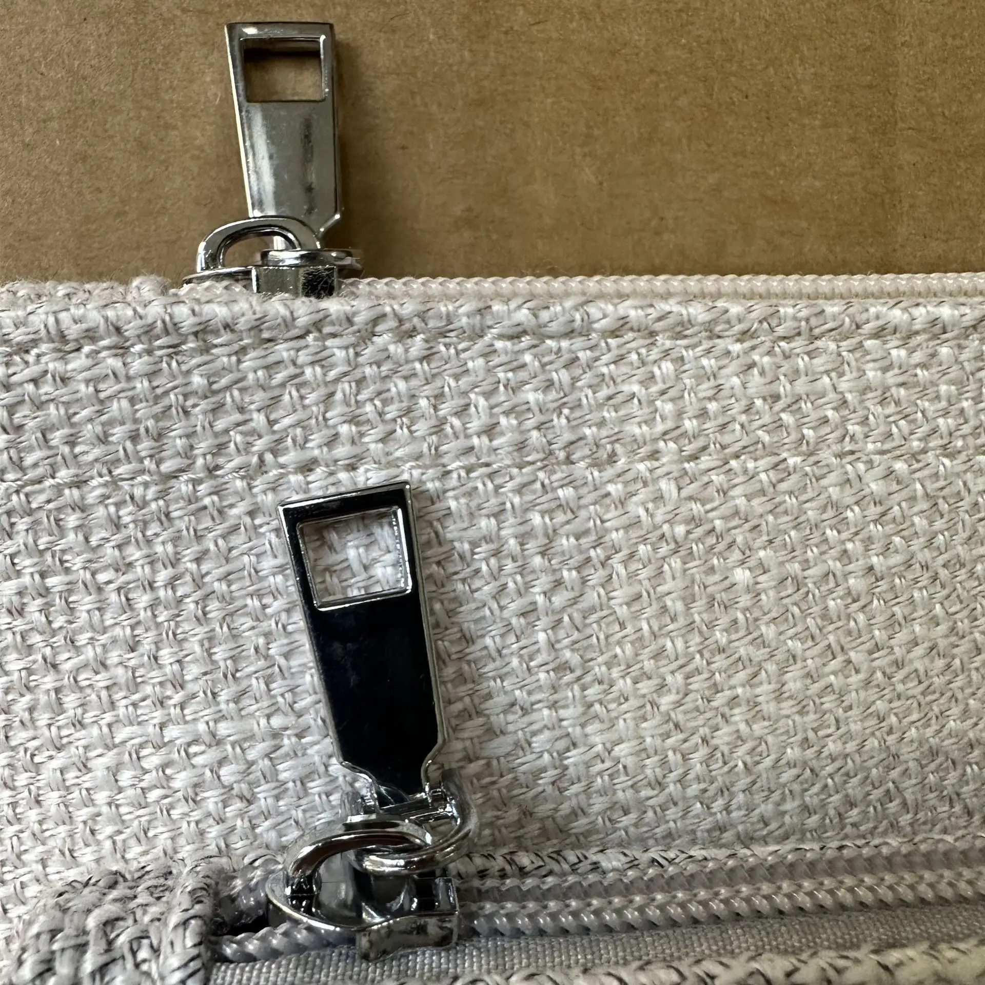 Women's Chain Tote Bag Large Capacity Beige Leather — feature 16