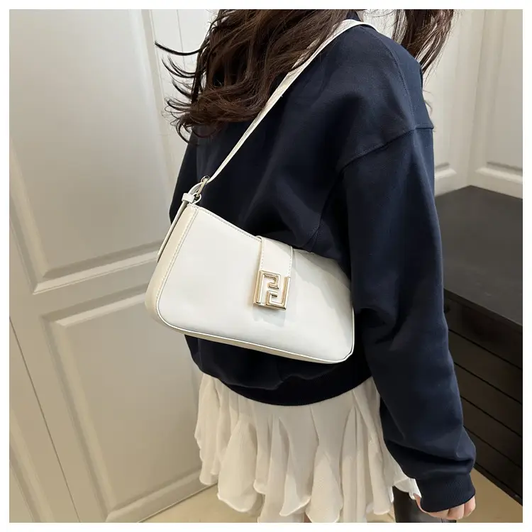 White Fendi Style Shoulder Bag for Women 2025 — feature 17