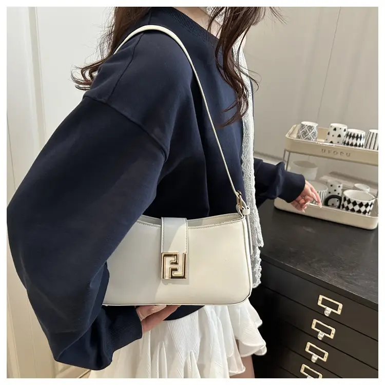 White Fendi Style Shoulder Bag for Women 2025 — feature 18