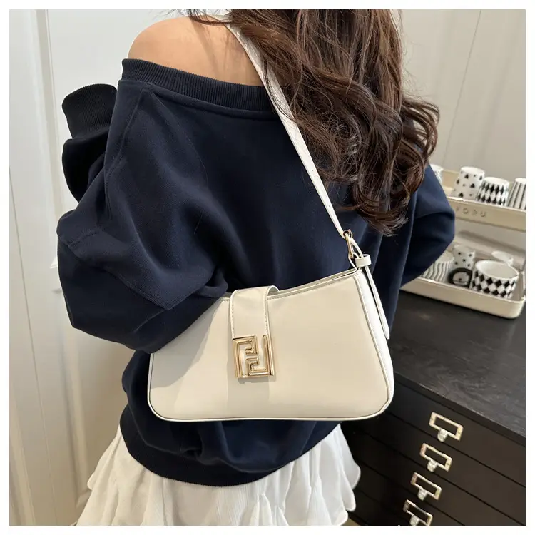 White Fendi Style Shoulder Bag for Women 2025 — feature 19