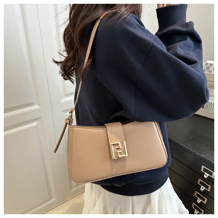 White Fendi Style Shoulder Bag for Women 2025 — feature 20