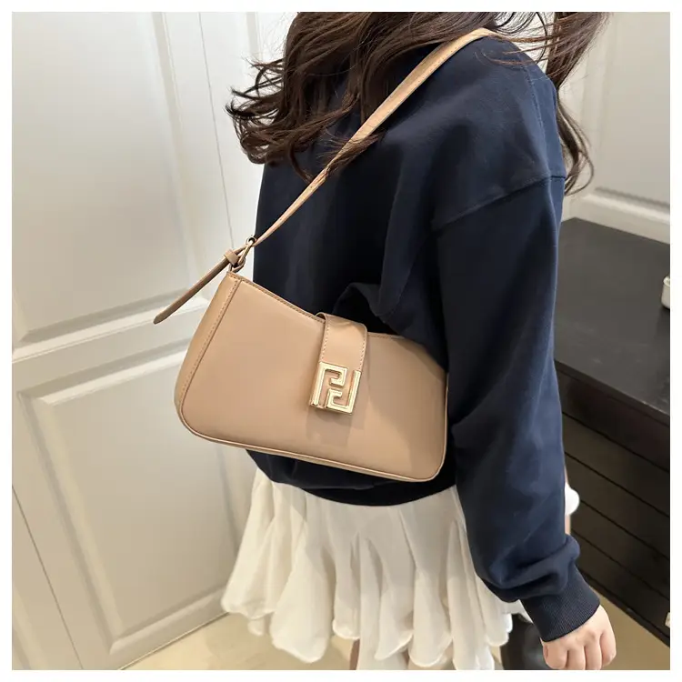 White Fendi Style Shoulder Bag for Women 2025 — feature 21