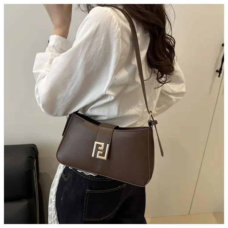 White Fendi Style Shoulder Bag for Women 2025 — feature 29