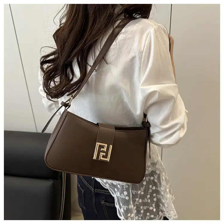 White Fendi Style Shoulder Bag for Women 2025 — feature 31