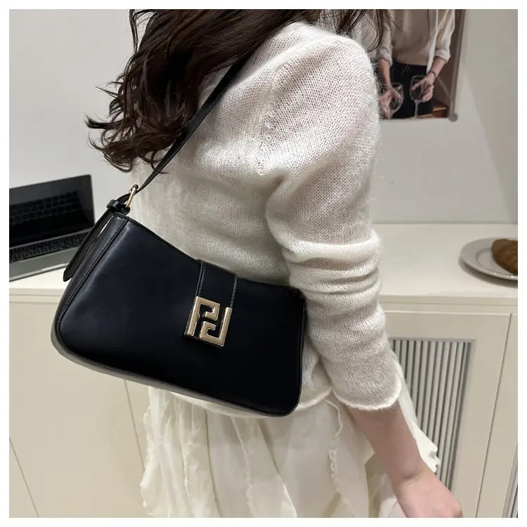 White Fendi Style Shoulder Bag for Women 2025 — feature 33