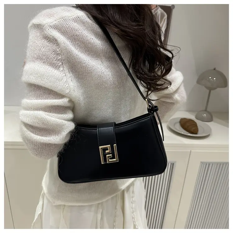 White Fendi Style Shoulder Bag for Women 2025 — feature 35