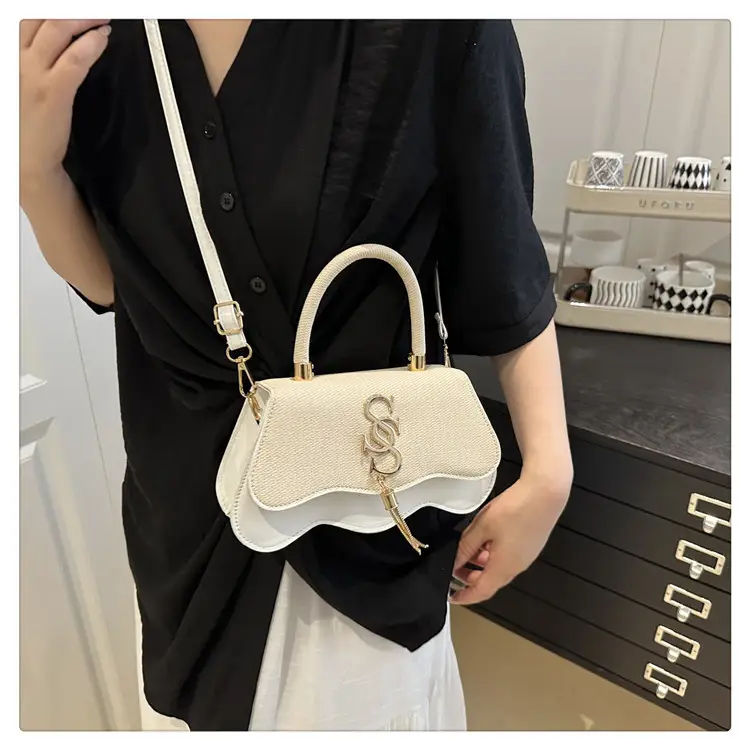 2025 Casual Diagonal Shoulder Bag with Letter Hardware — feature 15