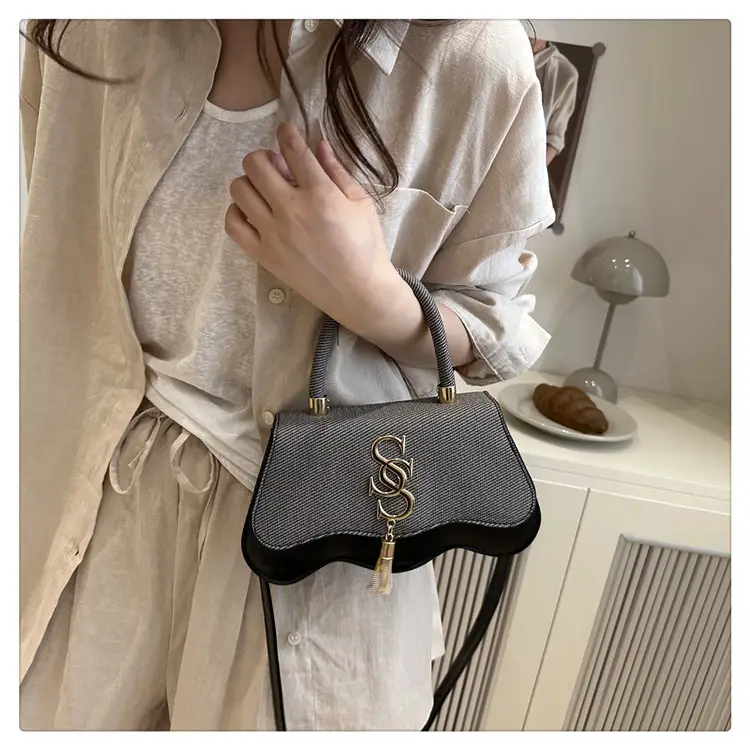 2025 Casual Diagonal Shoulder Bag with Letter Hardware — feature 19