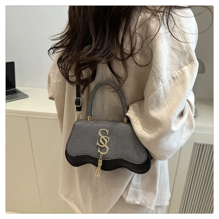 2025 Casual Diagonal Shoulder Bag with Letter Hardware — feature 20