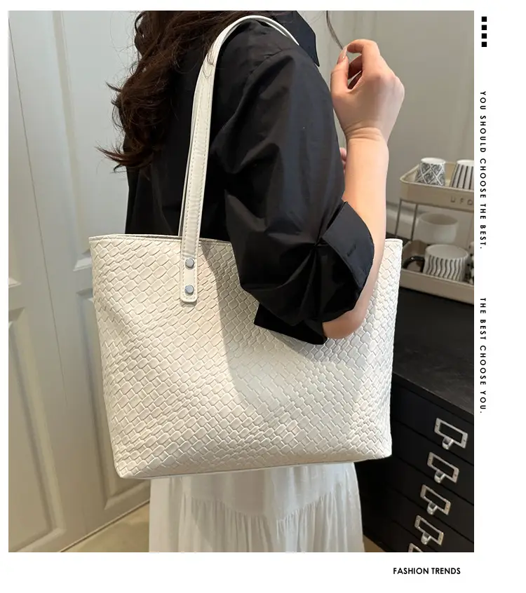2025 Women's Black Textured Tote Bag Large Capacity — feature 1