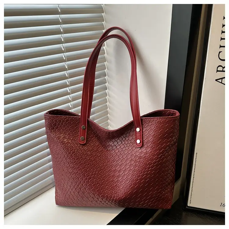 2025 Women's Black Textured Tote Bag Large Capacity — feature 15