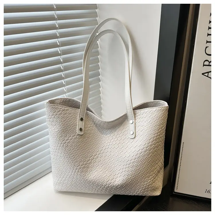2025 Women's Black Textured Tote Bag Large Capacity — feature 16
