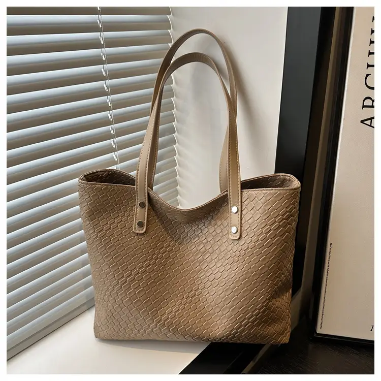 2025 Women's Black Textured Tote Bag Large Capacity — feature 17