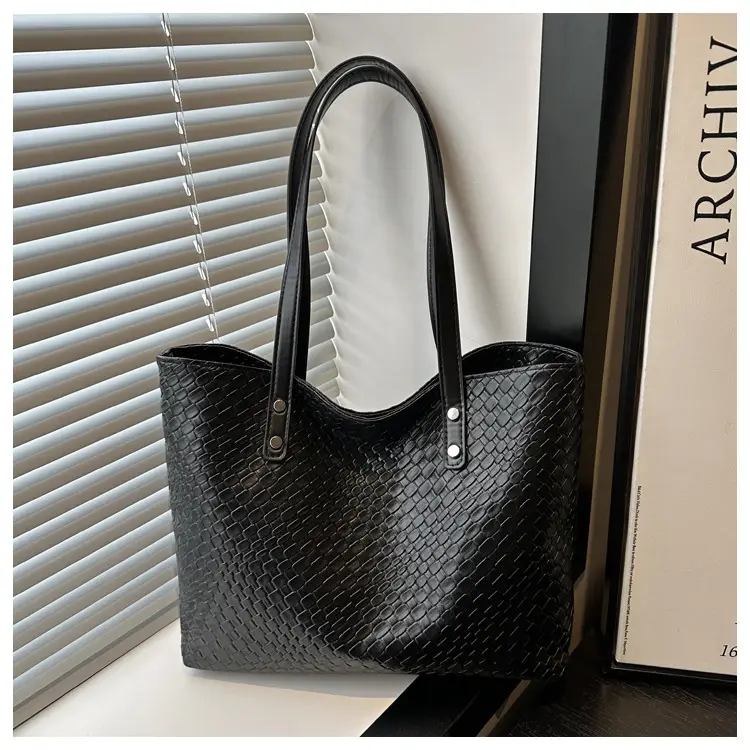 2025 Women's Black Textured Tote Bag Large Capacity — feature 18