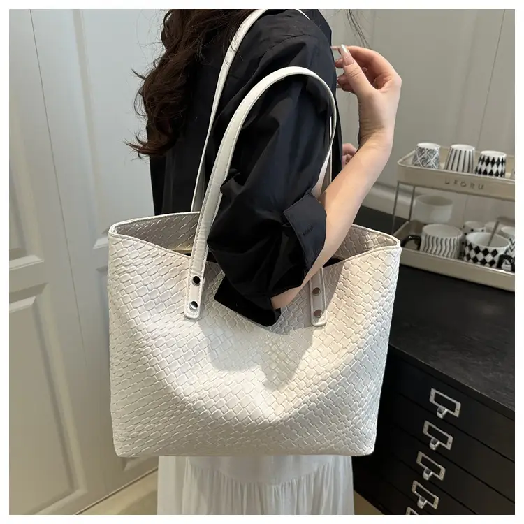 2025 Women's Black Textured Tote Bag Large Capacity — feature 19