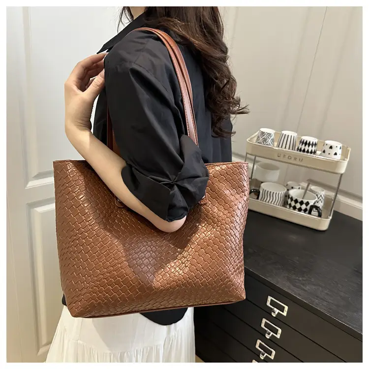 2025 Women's Black Textured Tote Bag Large Capacity — feature 22