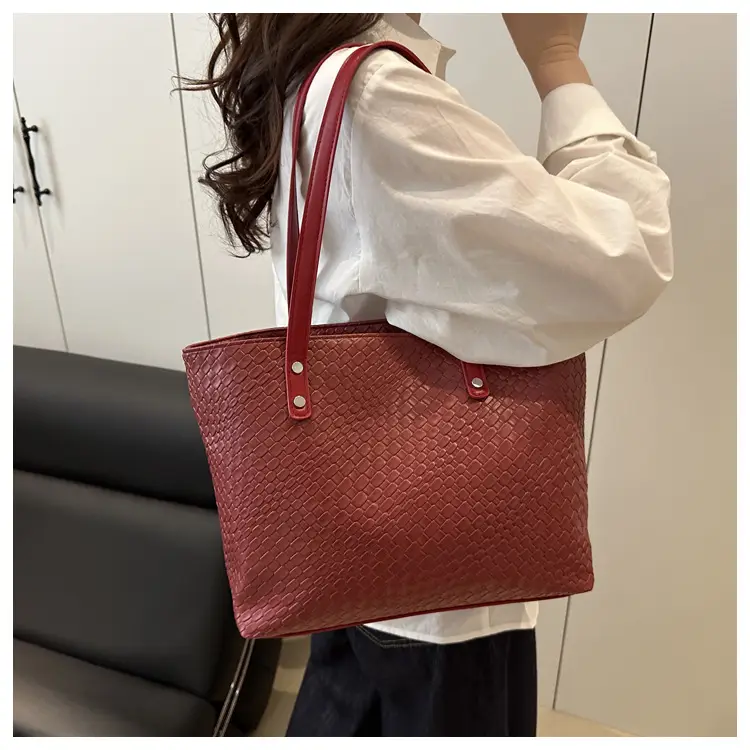 2025 Women's Black Textured Tote Bag Large Capacity — feature 23