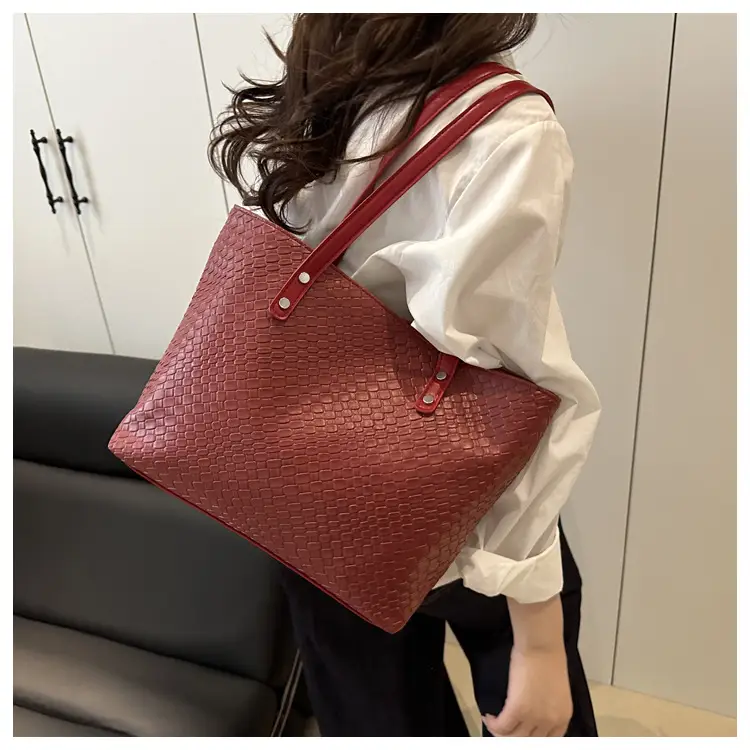 2025 Women's Black Textured Tote Bag Large Capacity — feature 24