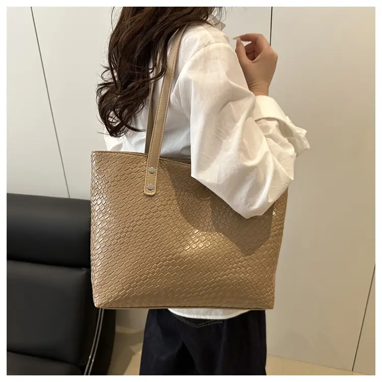 2025 Women's Black Textured Tote Bag Large Capacity — feature 25