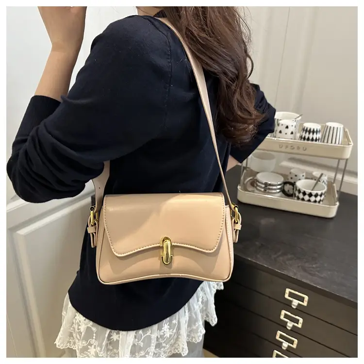 White Leather Shoulder Bag for Women 2025 — feature 21