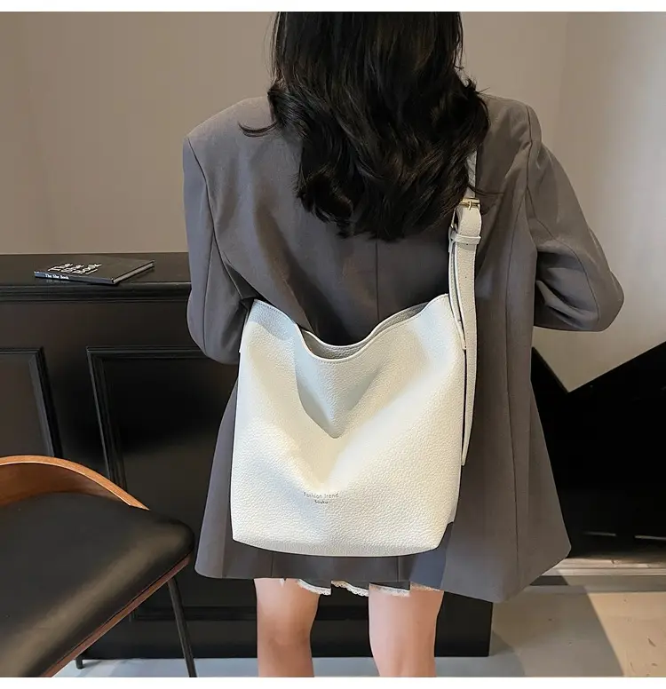 Retro Bucket Bag Large Capacity Shoulder Bag Leather — feature 16