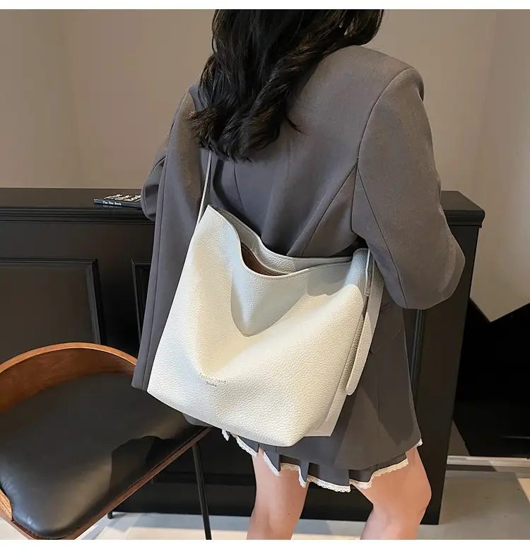 Retro Bucket Bag Large Capacity Shoulder Bag Leather — feature 17