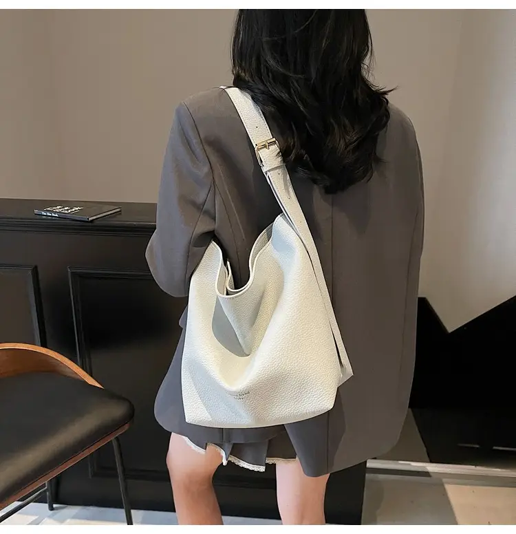 Retro Bucket Bag Large Capacity Shoulder Bag Leather — feature 18