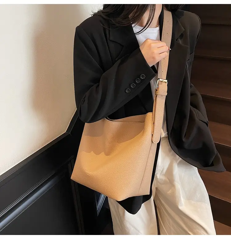 Retro Bucket Bag Large Capacity Shoulder Bag Leather — feature 21