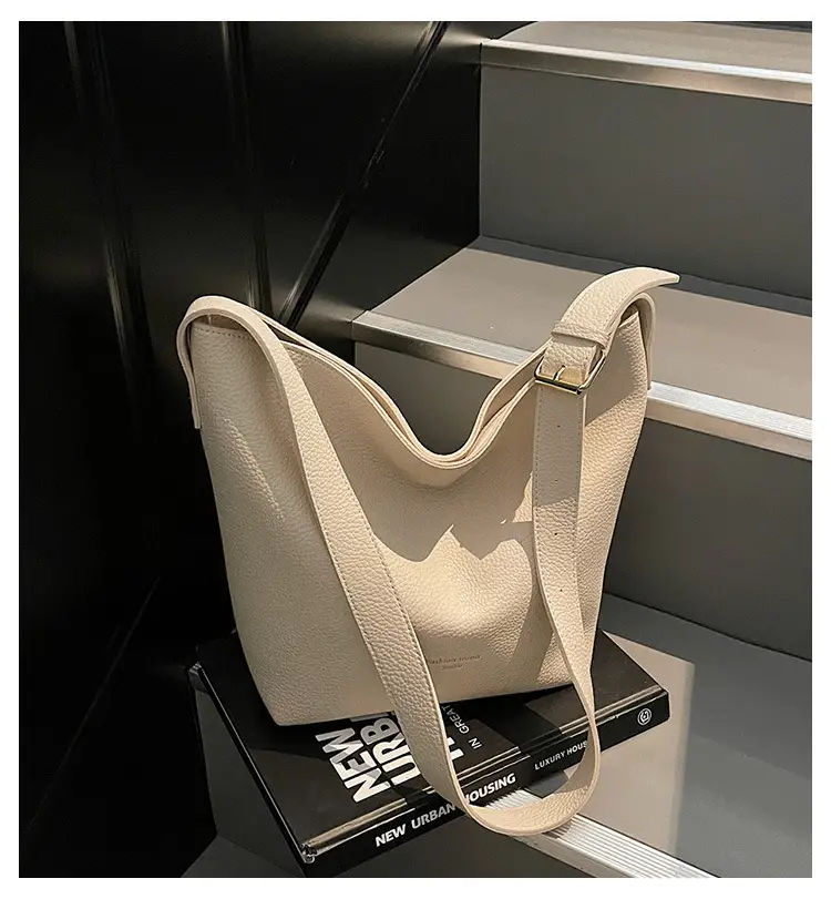 Retro Bucket Bag Large Capacity Shoulder Bag Leather — feature 3