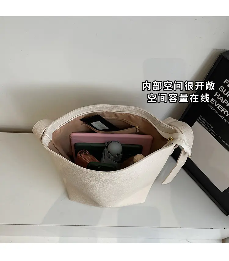 Retro Bucket Bag Large Capacity Shoulder Bag Leather — feature 9