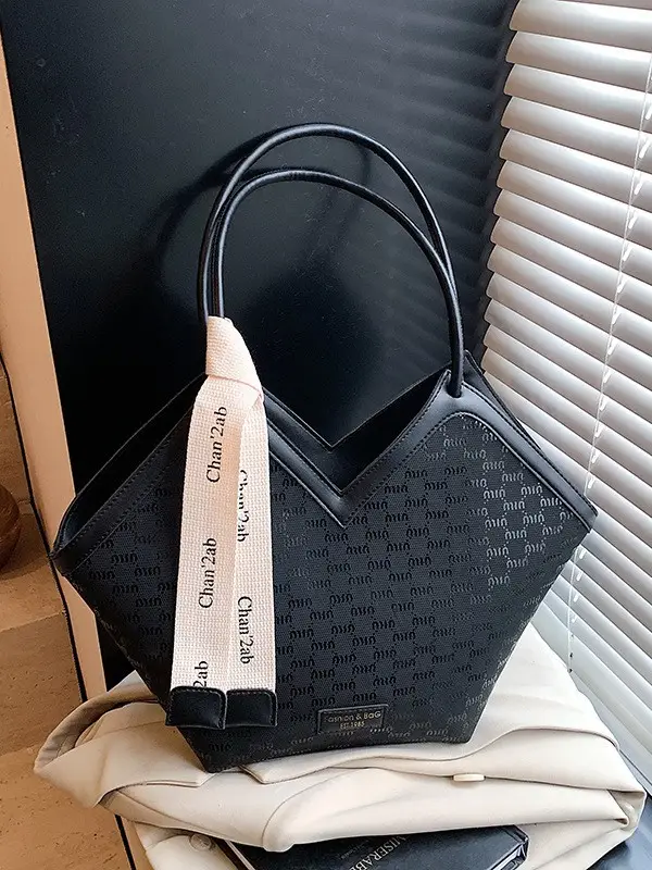 Trendy Women's White Embroidered Shoulder Bag 2025 - Image 8