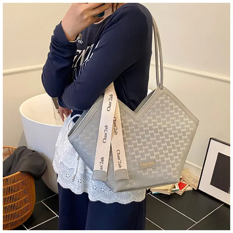Trendy Women's White Embroidered Shoulder Bag 2025 — feature 16