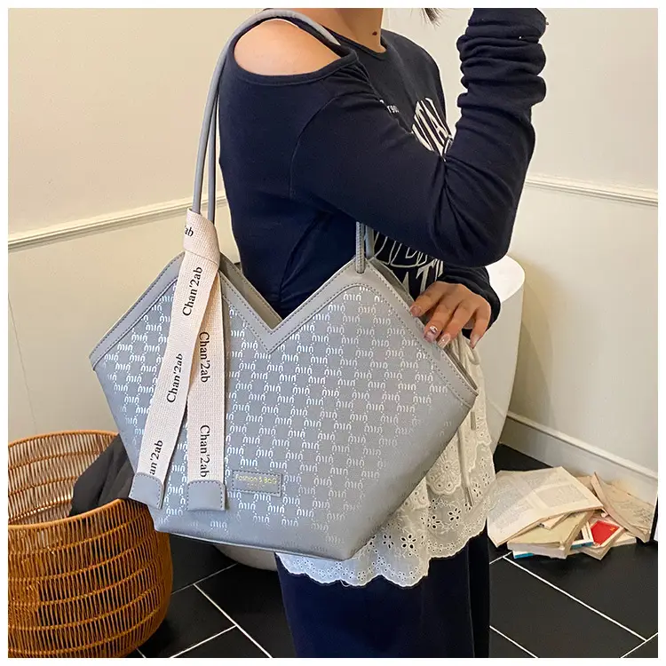 Trendy Women's White Embroidered Shoulder Bag 2025 — feature 18