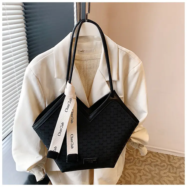 Trendy Women's White Embroidered Shoulder Bag 2025 — feature 24