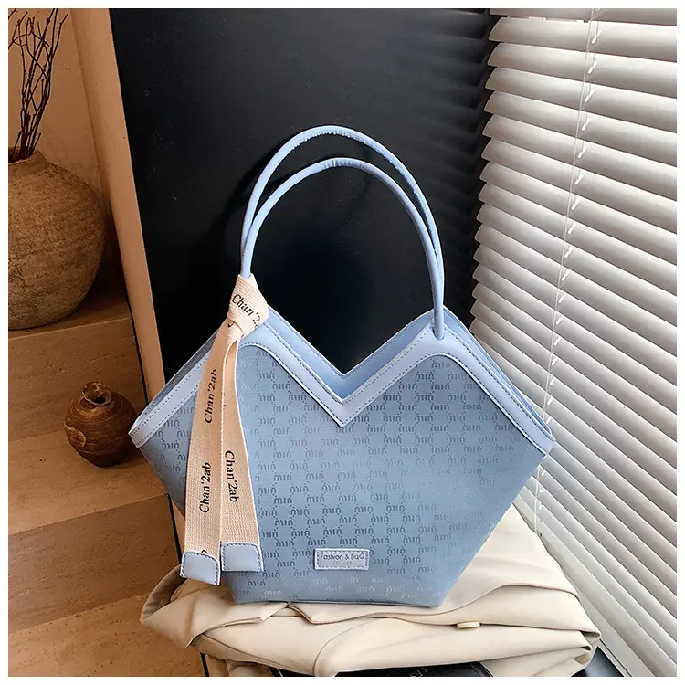 Trendy Women's White Embroidered Shoulder Bag 2025 — feature 26