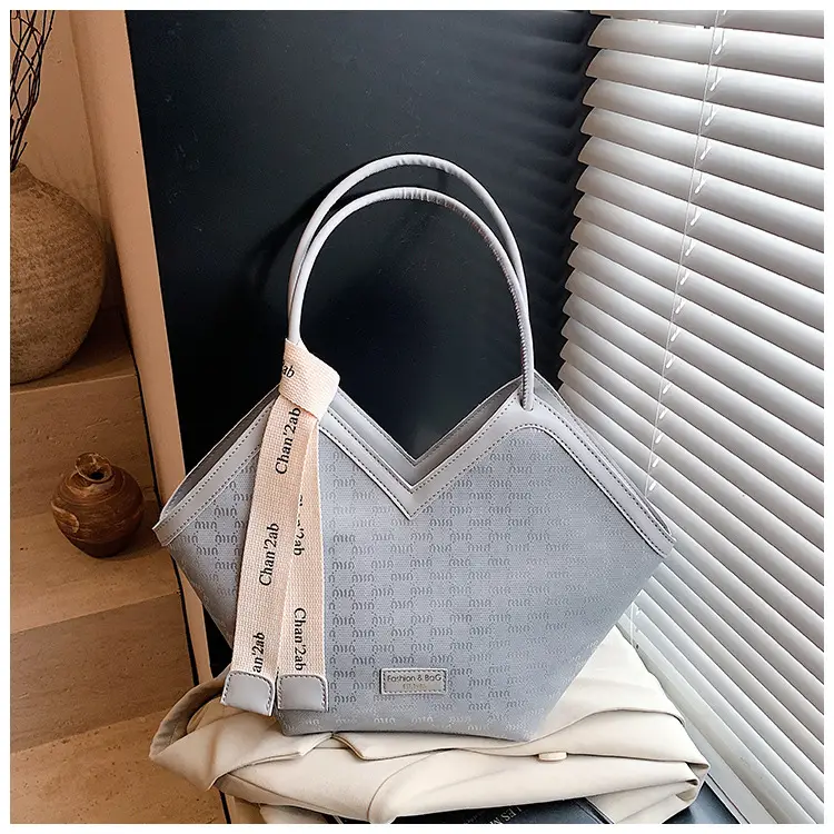 Trendy Women's White Embroidered Shoulder Bag 2025 — feature 28
