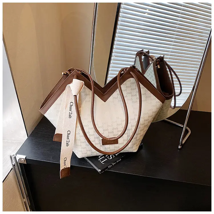 Trendy Women's White Embroidered Shoulder Bag 2025 — feature 35