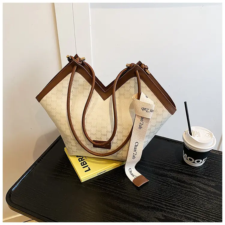 Trendy Women's White Embroidered Shoulder Bag 2025 — feature 36