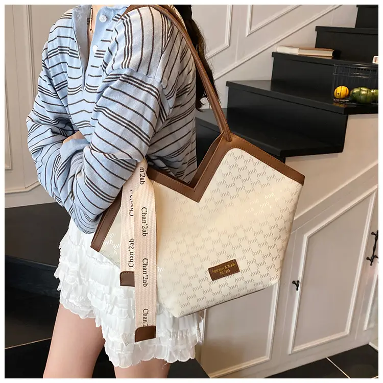 Trendy Women's White Embroidered Shoulder Bag 2025 — feature 7