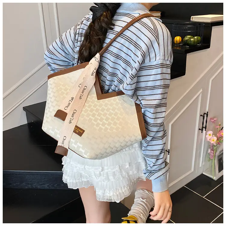 Trendy Women's White Embroidered Shoulder Bag 2025 — feature 8