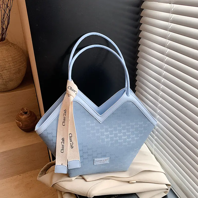 Trendy Women's White Embroidered Shoulder Bag 2025 - Image 3