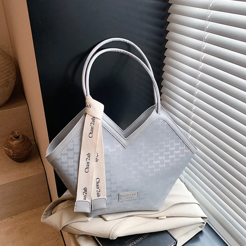 Trendy Women's White Embroidered Shoulder Bag 2025 - Image 4