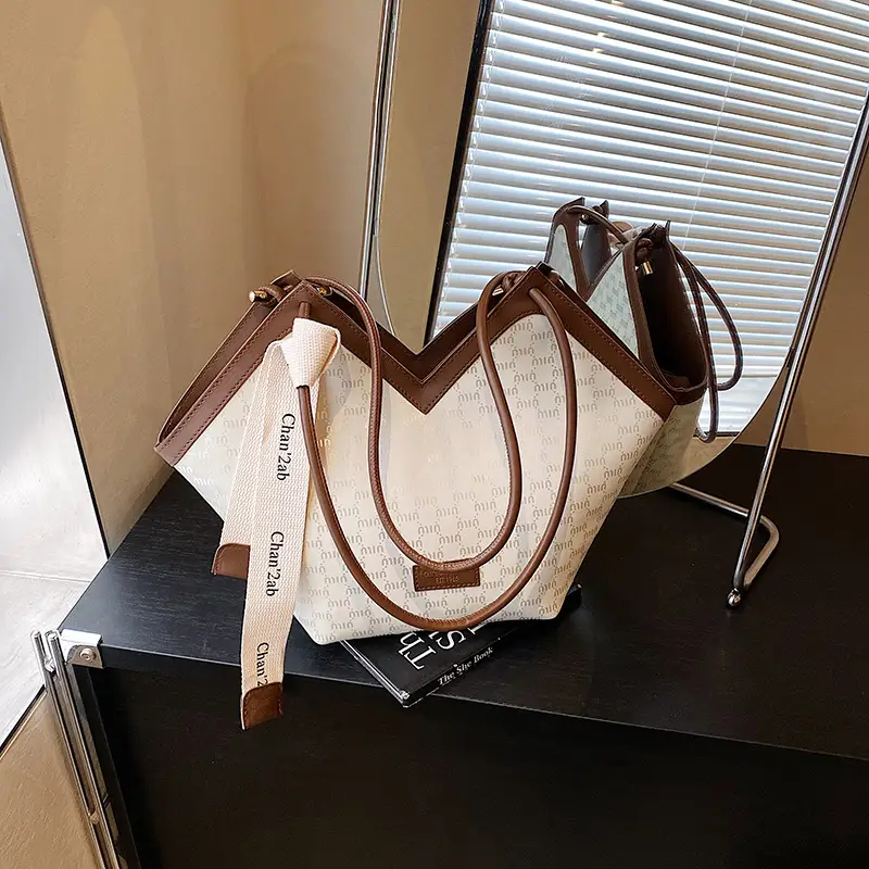 Trendy Women's White Embroidered Shoulder Bag 2025 - Image 5