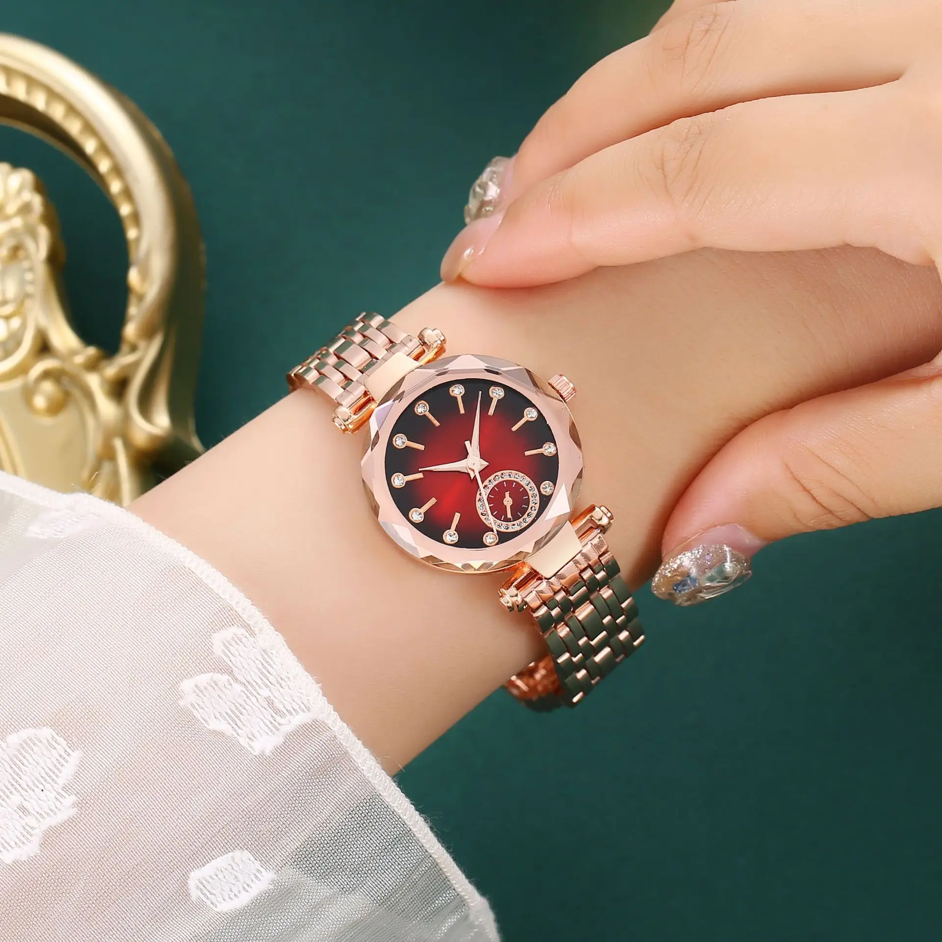 Rose Gold Purple Crystal Women's Quartz Watch — feature 2