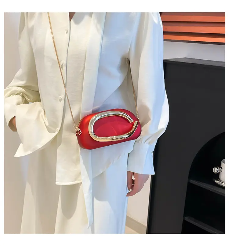 Retro Metal Chain Mini Bag with Gold Handle — feature 20