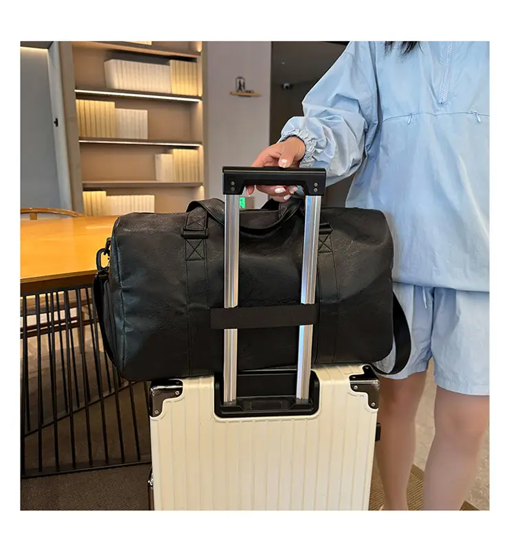 Black Leather Large Capacity Fitness Travel Bag — feature 5