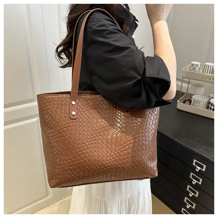 Retro Red Women's Large Capacity Tote Bag — feature 11