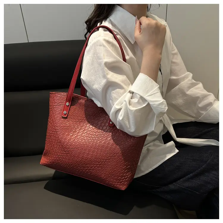 Retro Red Women's Large Capacity Tote Bag — feature 13